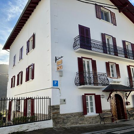 Etxeale Hotell Valcarlos Exteriör bild