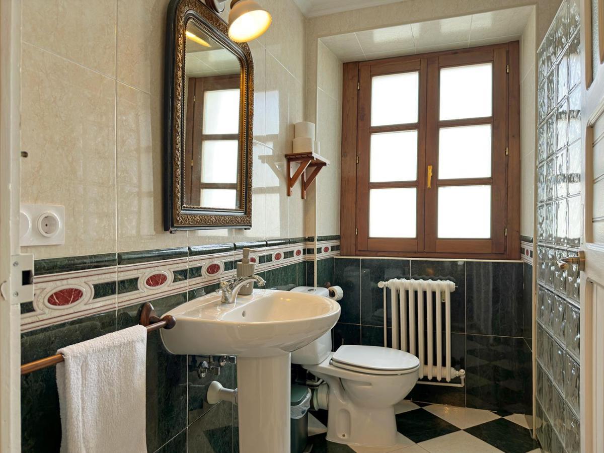 Etxeale Hotell Valcarlos Exteriör bild