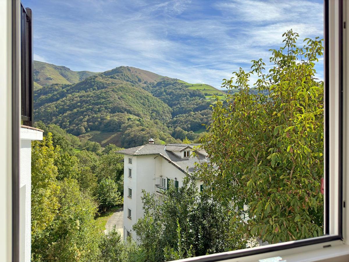 Etxeale Hotell Valcarlos Exteriör bild