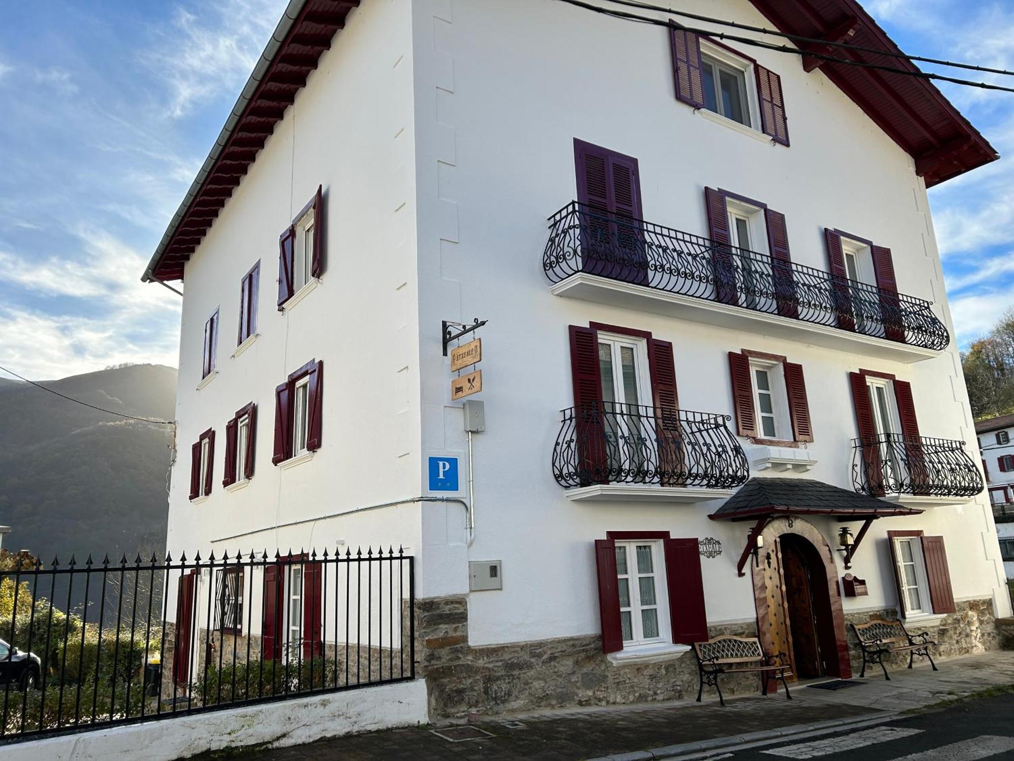 Etxeale Hotell Valcarlos Exteriör bild