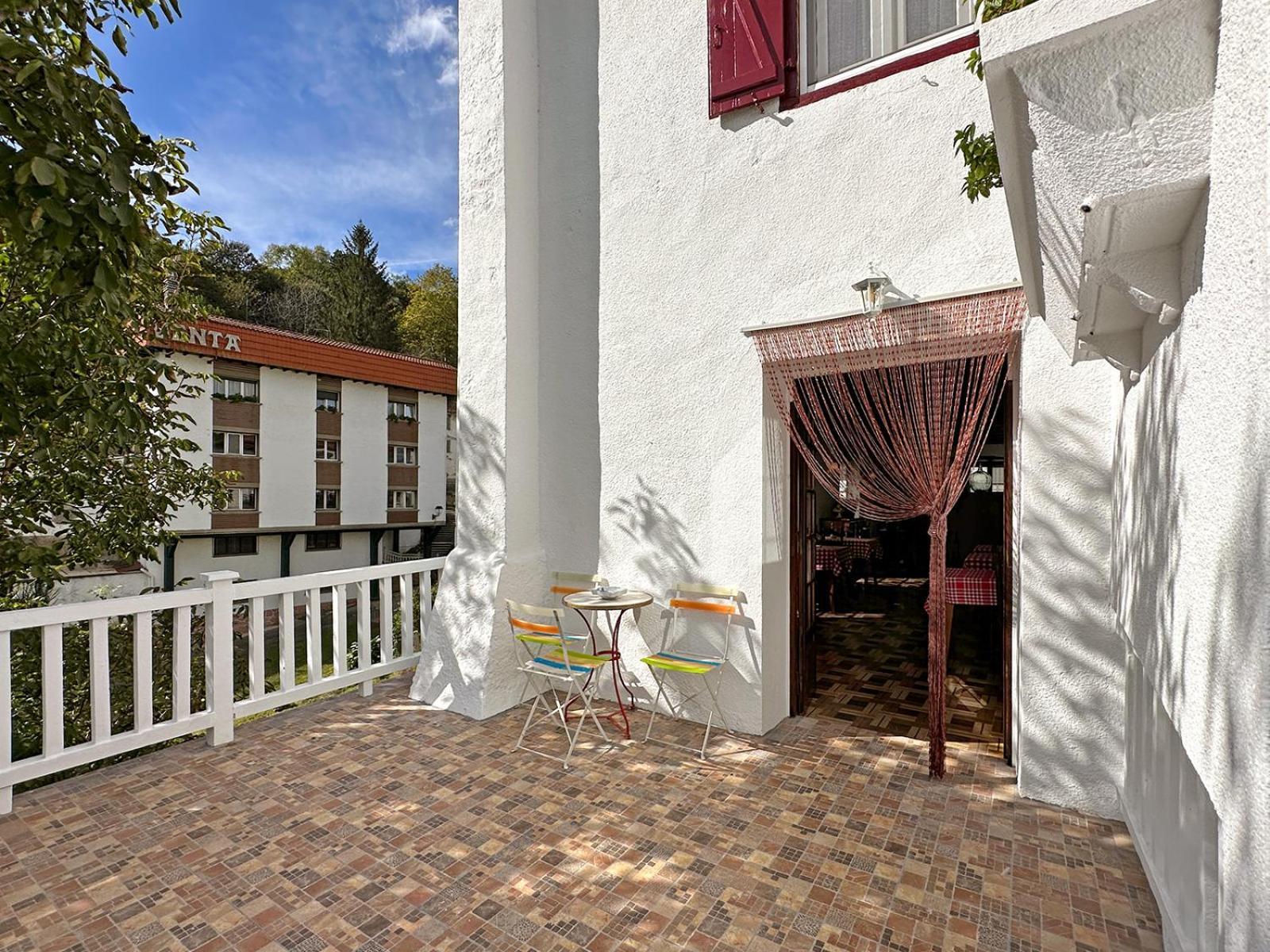 Etxeale Hotell Valcarlos Exteriör bild