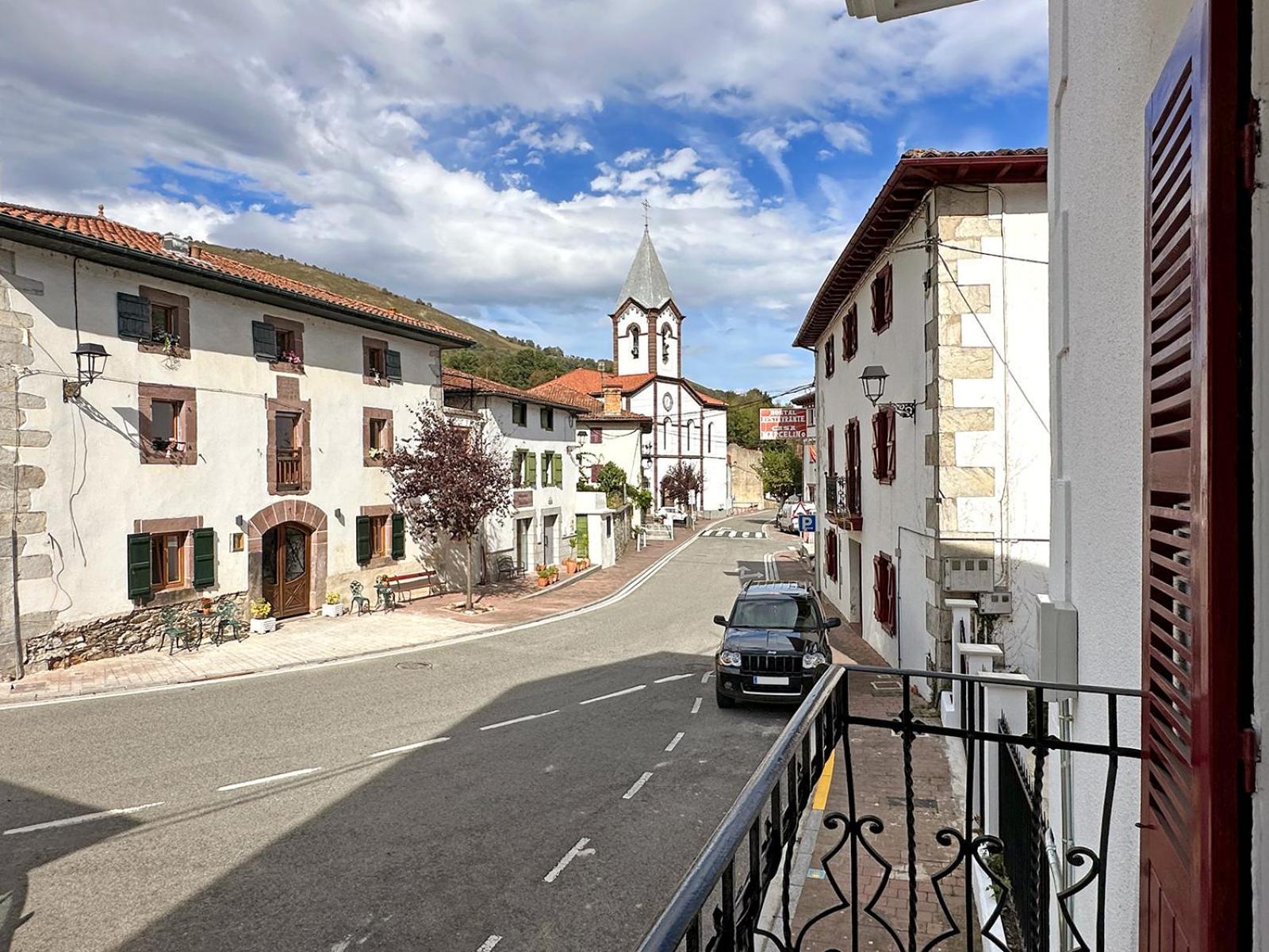 Etxeale Hotell Valcarlos Exteriör bild